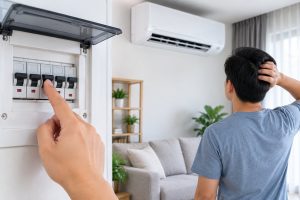 Máy lạnh làm nhảy aptomat: Nguyên nhân, cách xử lý